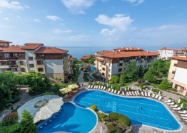 Spacious studio in a luxury complex on the first line. Photo 1