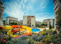 Apartmán s výhledem na moře ve velkém komplexu. Foto 7