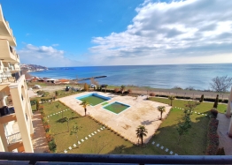 Apartment mit direktem Meerblick in erster Reihe. Foto 1