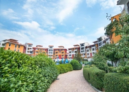 Large studio with pool view on the first line. Photo 5