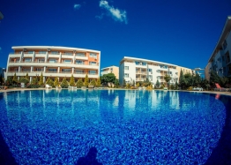 Apartment with pool view in a large complex. Photo 1 Apartment with pool view in a large complex. Photo 1