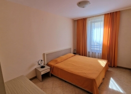 Spacious apartment in a large complex. Photo 2