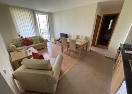 Two-bedroom apartment in a large complex. Photo 2