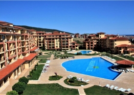 Apartment with a view of the large complex area. Photo 7