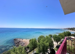 Prostorný třípokojový apartmán s úžasným výhledem na moře. Foto 13