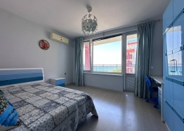 Prostorný třípokojový apartmán s úžasným výhledem na moře. Foto 8