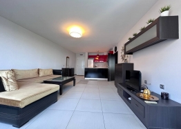 Prostorný třípokojový apartmán s úžasným výhledem na moře. Foto 19