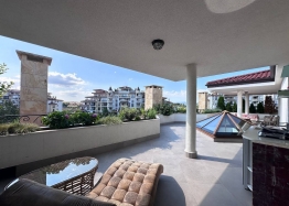 Luxuriöses Apartment mit riesigem Loungebereich auf der Terrasse und Blick auf den Pool. Foto 10