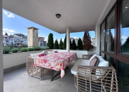 Luxuriöses Apartment mit riesigem Loungebereich auf der Terrasse und Blick auf den Pool. Foto 12