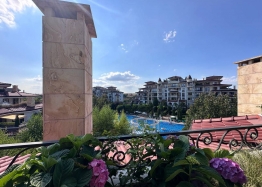 Luxuriöses Apartment mit riesigem Loungebereich auf der Terrasse und Blick auf den Pool. Foto 14