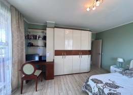 Luxuriöses Apartment mit riesigem Loungebereich auf der Terrasse und Blick auf den Pool. Foto 9