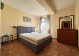 Geräumige Wohnung in einer kleinen Wohnanlage in exzellenter Lage. Foto 4