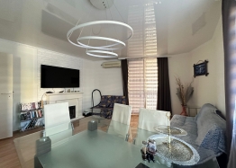 Vynikající třípokojový byt v malém komplexu. Foto 9