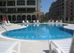 Large two bedroom apartment in the resort centre. Photo 6