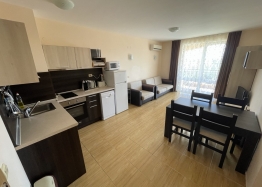 Excellent two-room apartment overlooking the pool. Photo 2