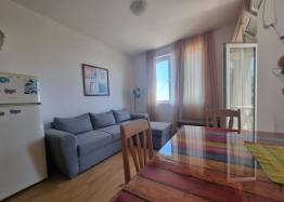 Three-room apartment on the coast at a good price. Photo 2