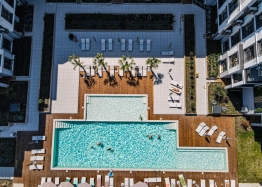 Spacious new apartment with a view of the pool and park. Photo 3