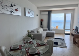 Stylish two-room apartment with a gorgeous sea view. Photo 10