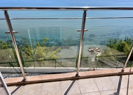 Stylish two-room apartment with a gorgeous sea view. Photo 8
