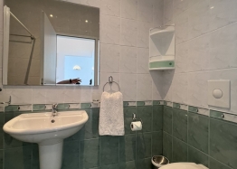 Stylish two-room apartment with a gorgeous sea view. Photo 9