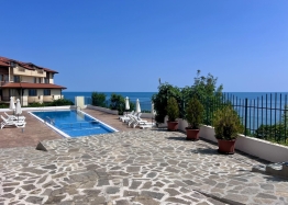 Stylish two-room apartment with a gorgeous sea view. Photo 12