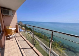 Stylish two-room apartment with a gorgeous sea view. Photo 1