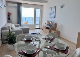 Stylish two-room apartment with a gorgeous sea view. Photo 2