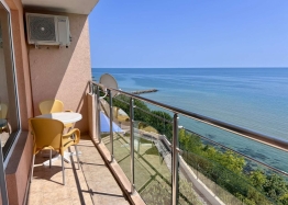 Stylish two-room apartment with a gorgeous sea view. Photo 7