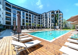 Spacious new apartment with a view of the pool and park. Photo 2