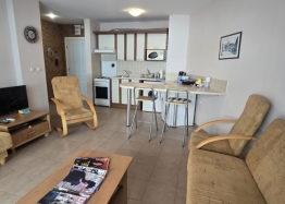 Apartment mit separatem Schlafzimmer in erster Küstenlinie. Foto 2