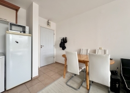 Krásný dvoupokojový apartmán s výhledem na bazén ve velkém známém komplexu. Foto 12