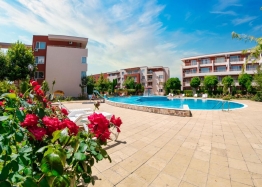 Large studio in a major complex on the coast. Photo 18