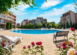 Three-room apartment in a large complex on the coast. Photo 1