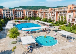 Apartmán s velkou terasou a výhledem na moře v první řadě. Foto 12