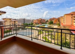 Apartament z widokiem na basen w dużym kompleksie. Zdjęcie 7