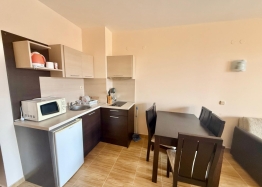 Apartment with a view of the large complex area. Photo 3