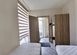 Eine gemütliche Wohnung mit neuen Möbeln. Foto 9