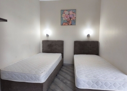 Eine gemütliche Wohnung mit neuen Möbeln. Foto 10