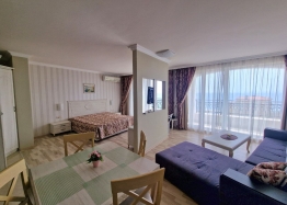 Ausgezeichnetes großes Studio mit Meerblick. Foto 7