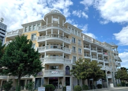 Apartment mit großer Terrasse in einem wunderschönen SPA-Komplex. Foto 1