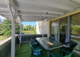 Geräumige Wohnung mit großer Terrasse in einer Wohnanlage. Foto 6