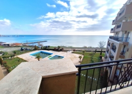 Apartment mit direktem Meerblick in erster Reihe. Foto 4