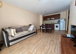 Ausgezeichnete Wohnung in einer Anlage in erster Reihe. Foto 2