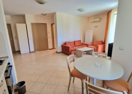 Spacious apartment in a large complex. Photo 1