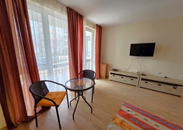 Apartment with a pool view on the first line. Photo 2