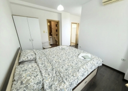 Apartment mit neuen Möbeln und Blick auf den Pool. Foto 10