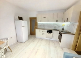 Apartment mit neuen Möbeln und Blick auf den Pool. Foto 9