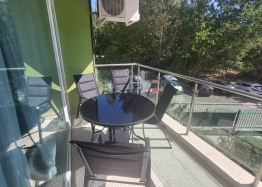 Apartment mit neuen Möbeln und Blick auf den Pool. Foto 7