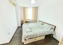 Apartment mit neuen Möbeln und Blick auf den Pool. Foto 13