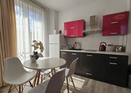 Eine Zweizimmerwohnung mit niedrigen Nebenkosten im Golden Day 2-Komplex.. Foto 5